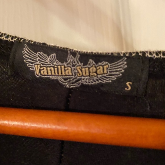 Vanilla Sugar Tank with Interesting Detail - Picture 4 of 7